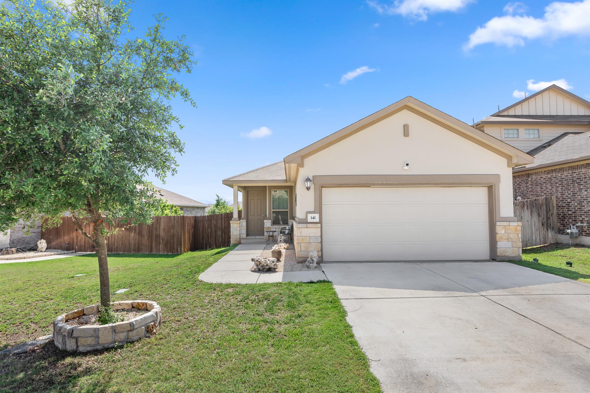 141 Tucana St Property Photo 2