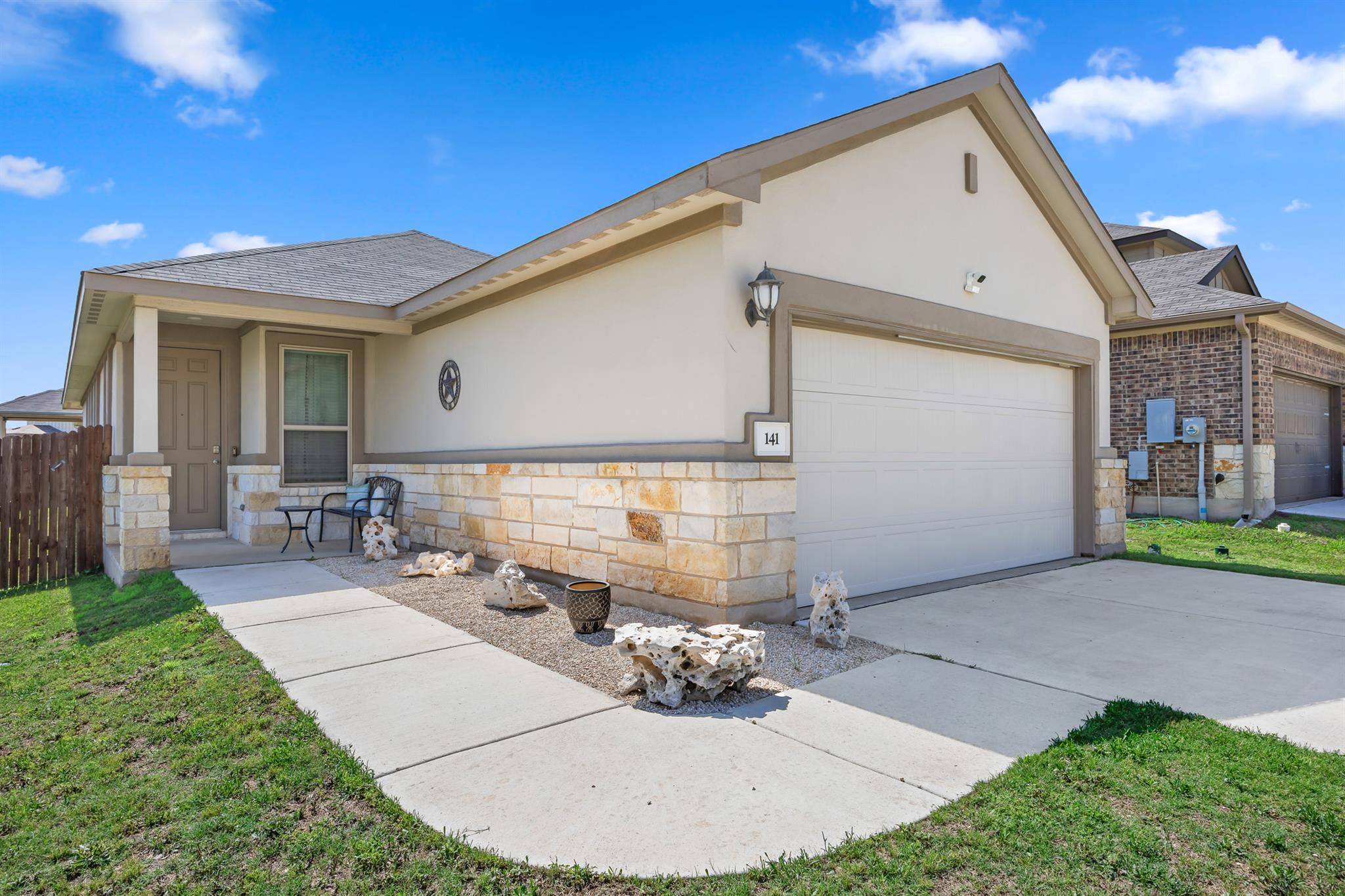 141 Tucana St Property Photo 3