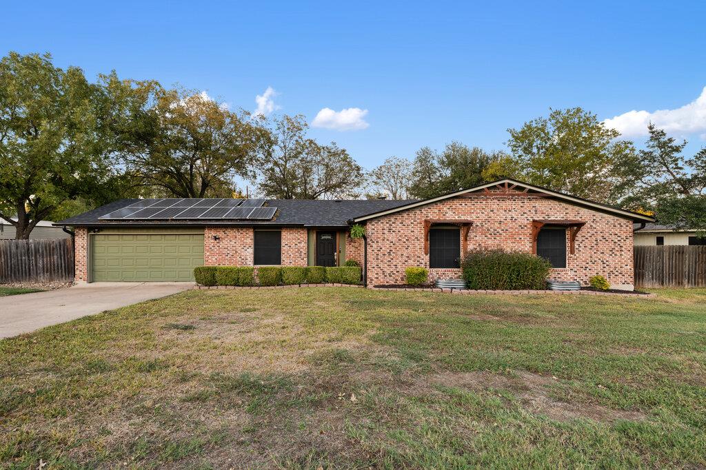 1802 Bumblebee Dr Property Photo 2