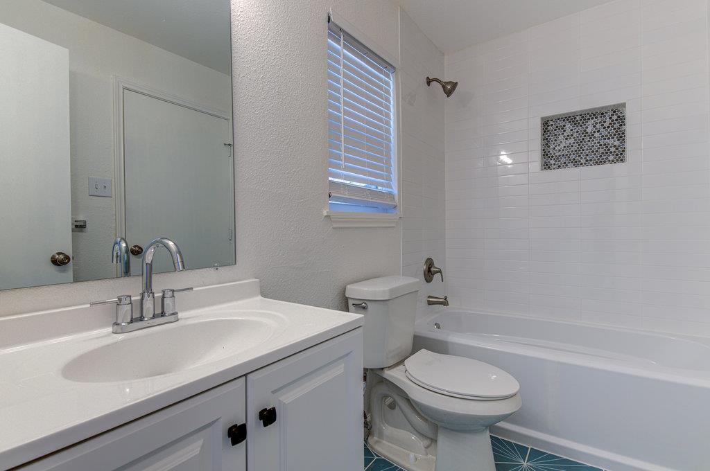 5706 Gloucester Ln #a Property Photo 13