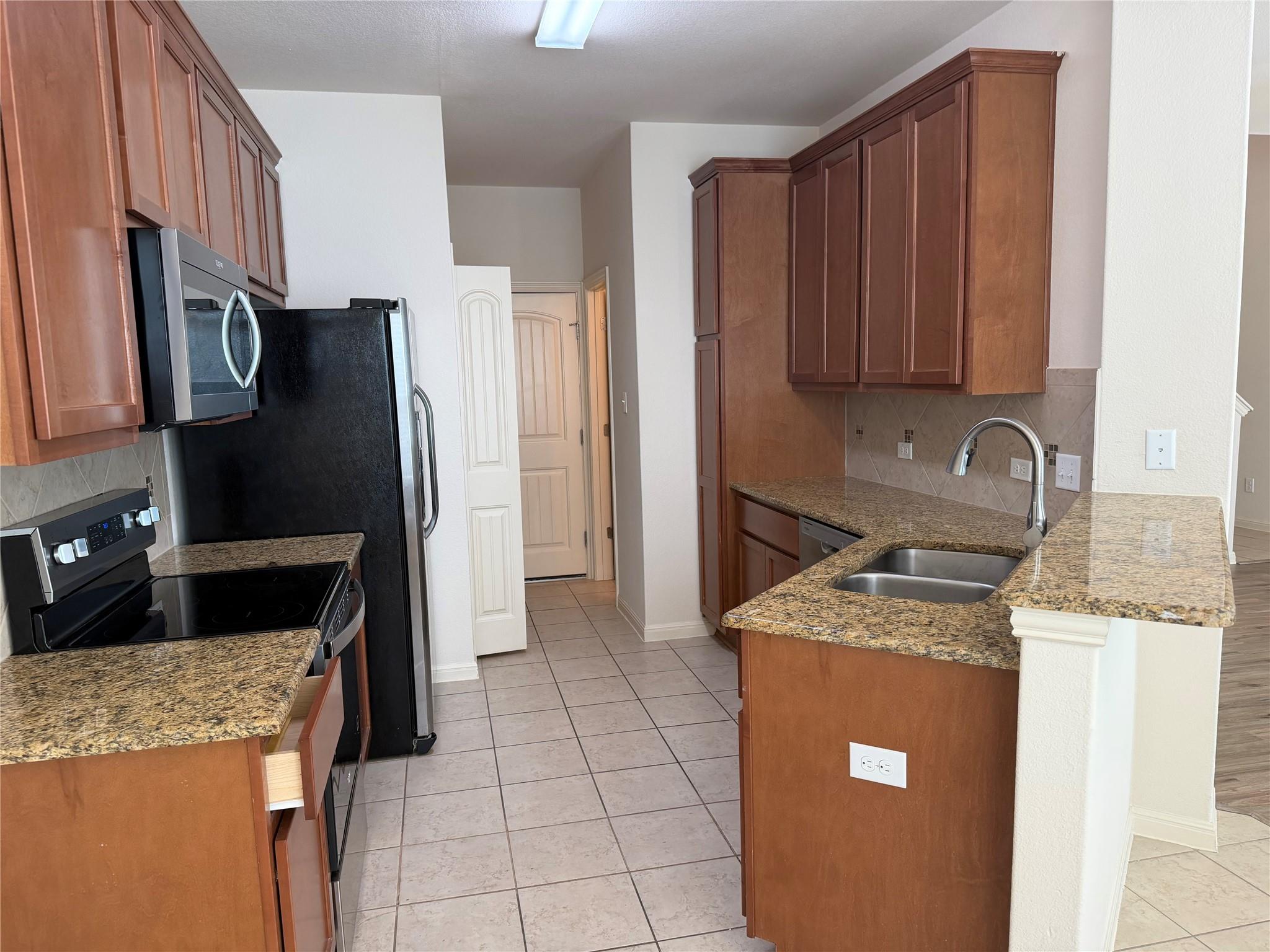 2410 Great Oaks Dr #701 Property Photo 7