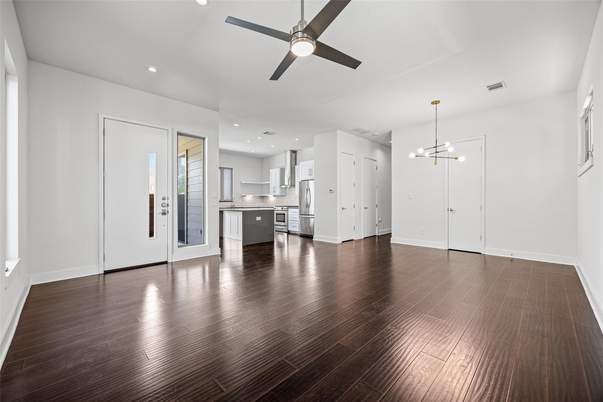 502 W 51st St #b Property Photo 10