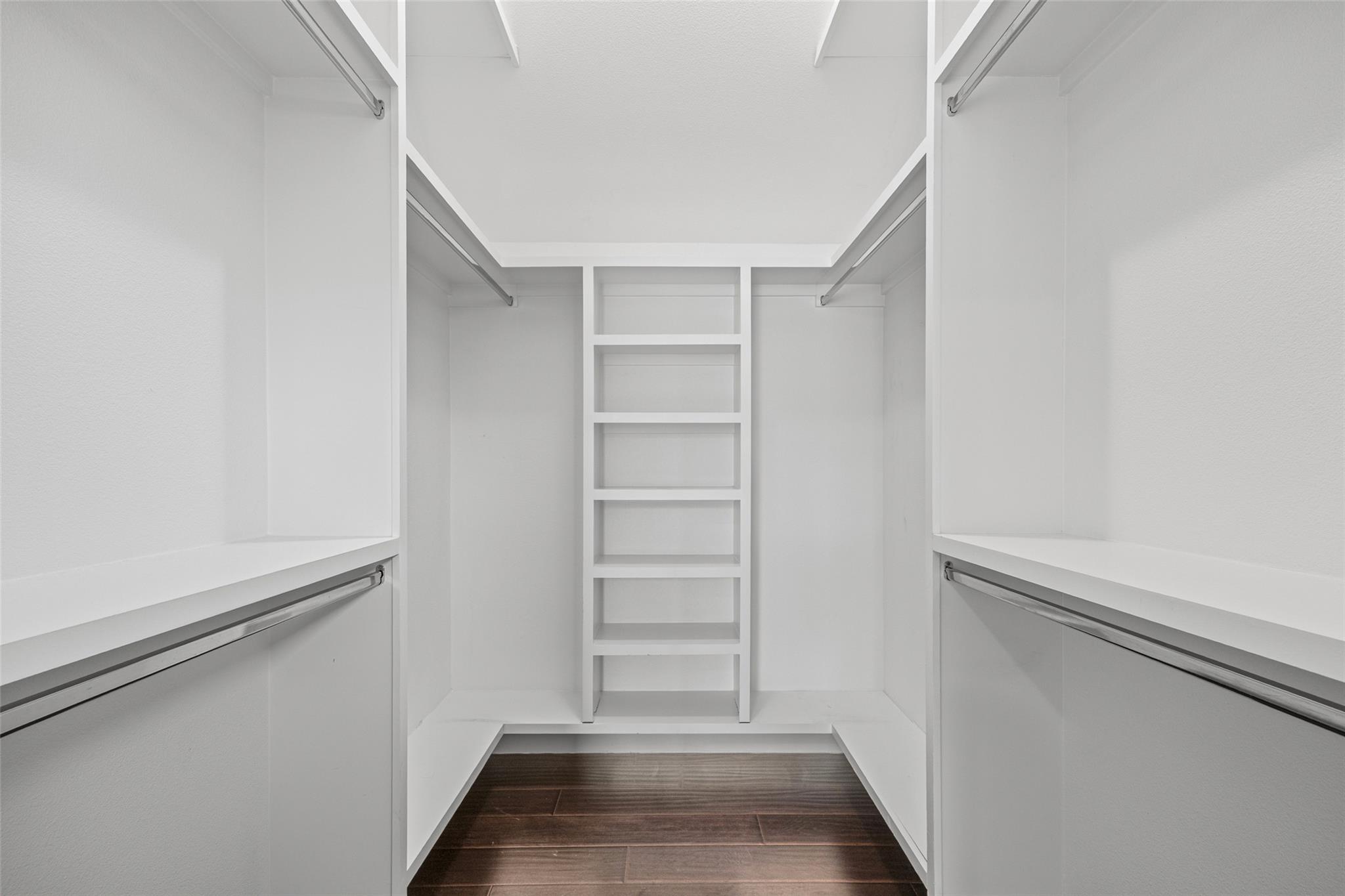 502 W 51st St #b Property Photo 17
