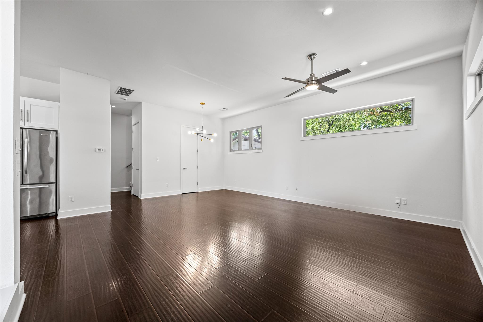 502 W 51st St #b Property Photo 18