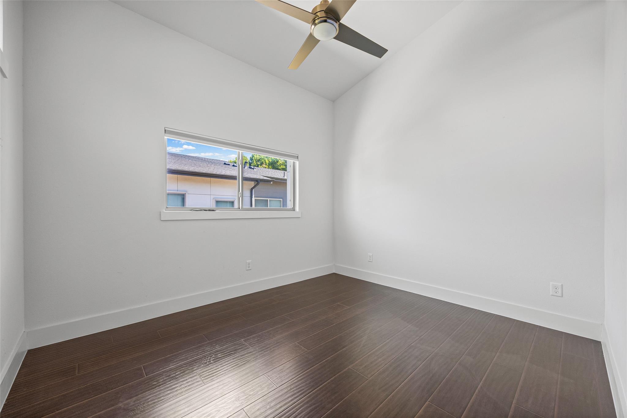 502 W 51st St #b Property Photo 21