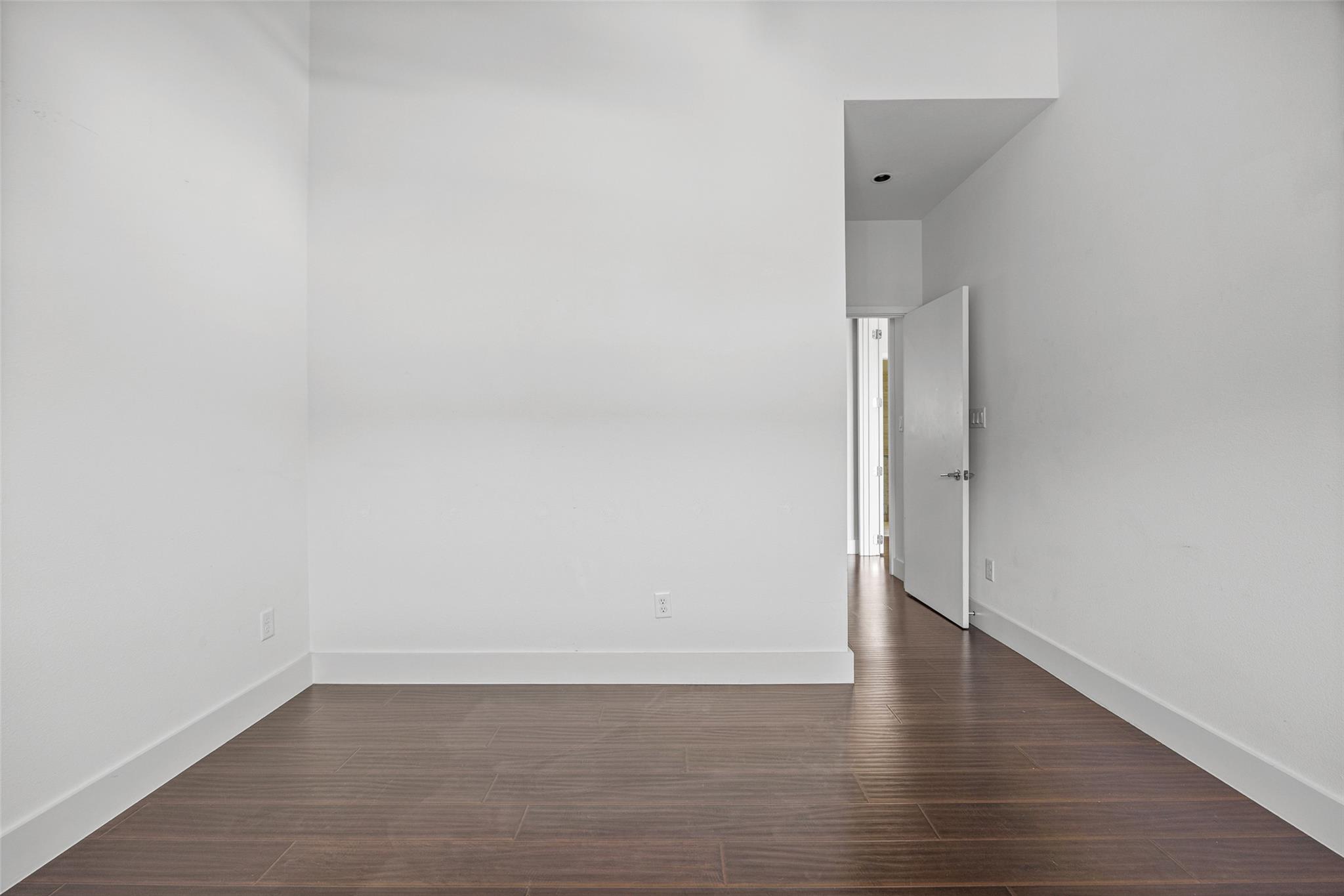 502 W 51st St #b Property Photo 22