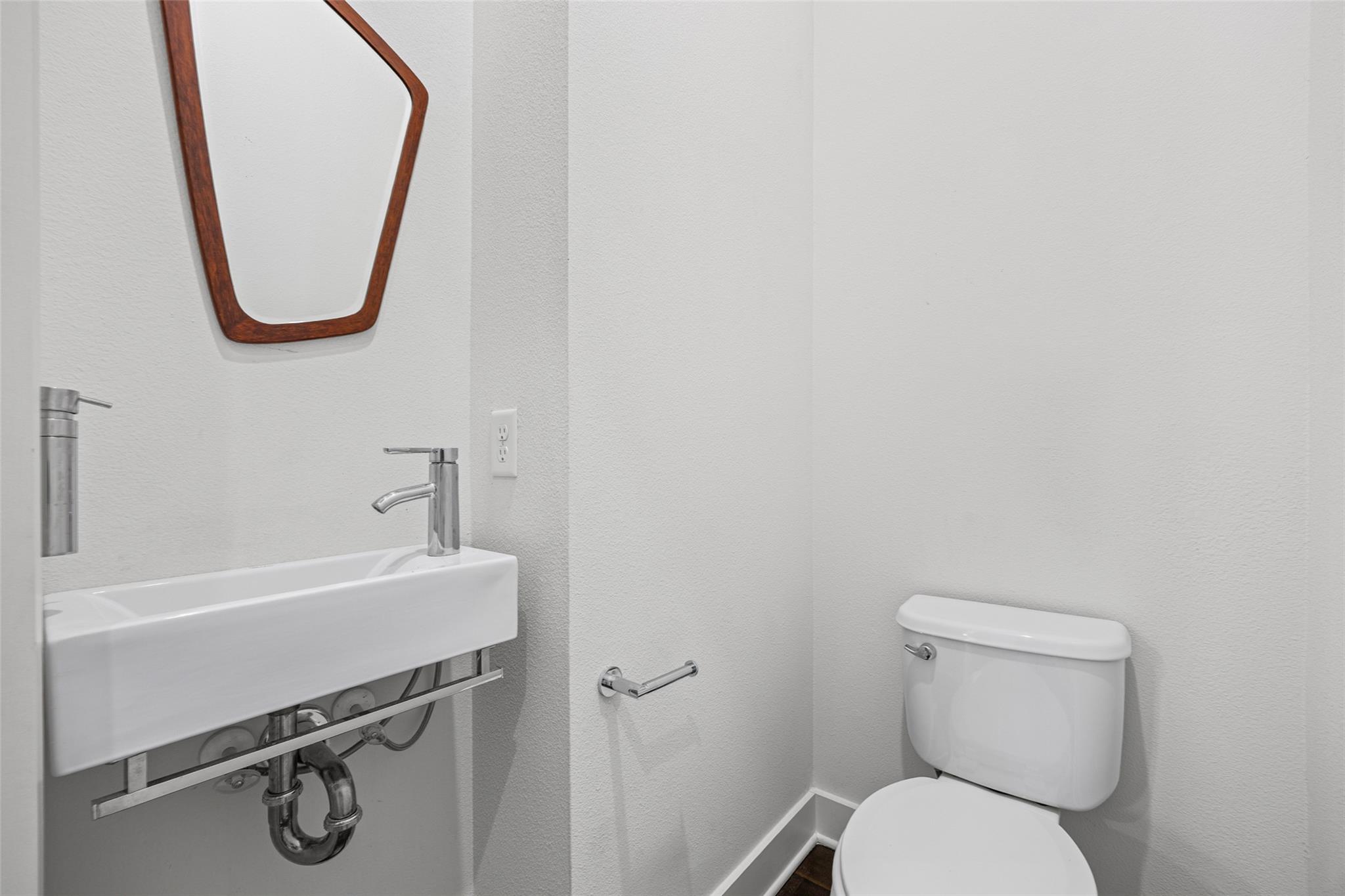 502 W 51st St #b Property Photo 26