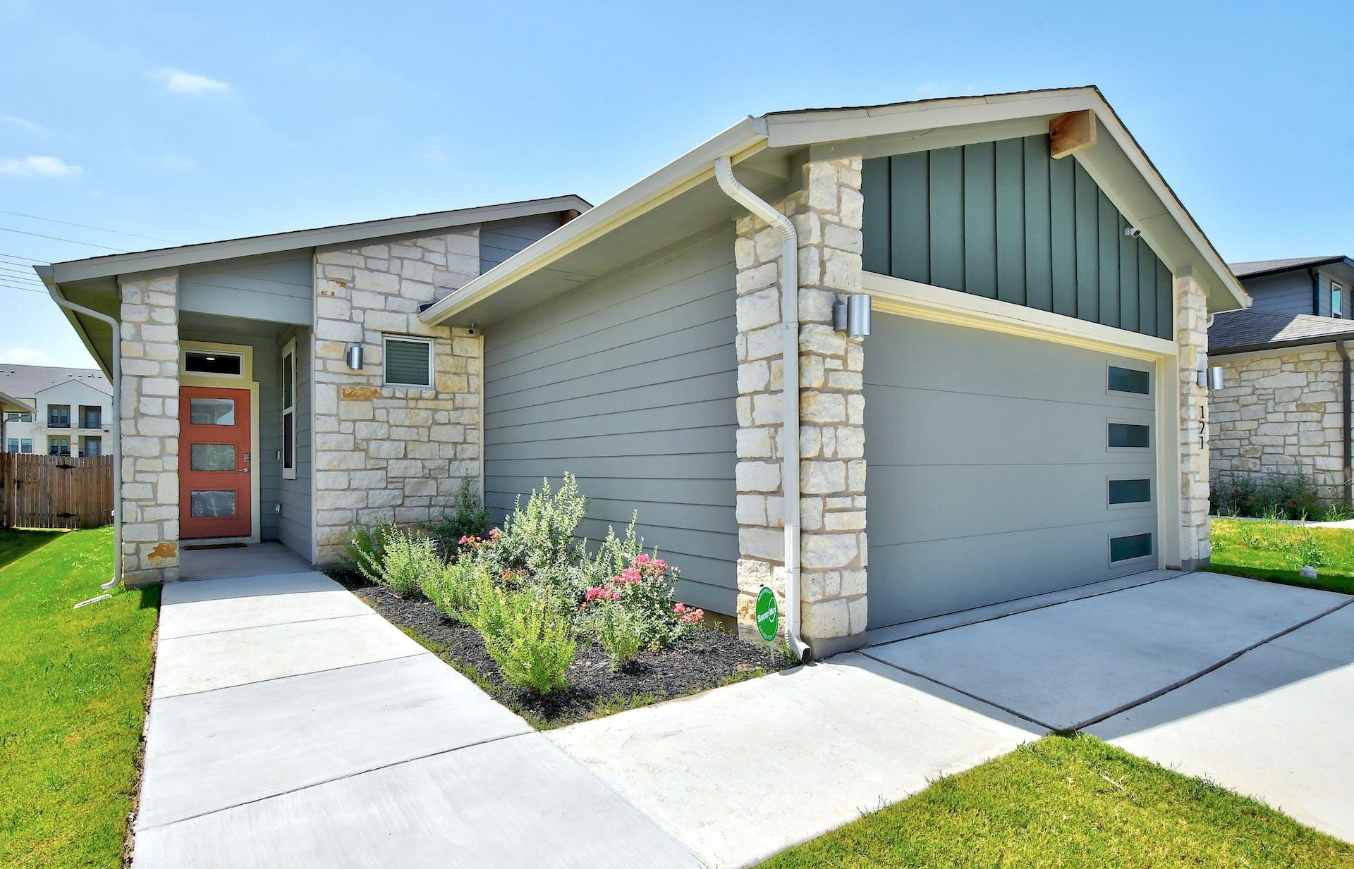 121 Fairfax Ave Property Photo 1