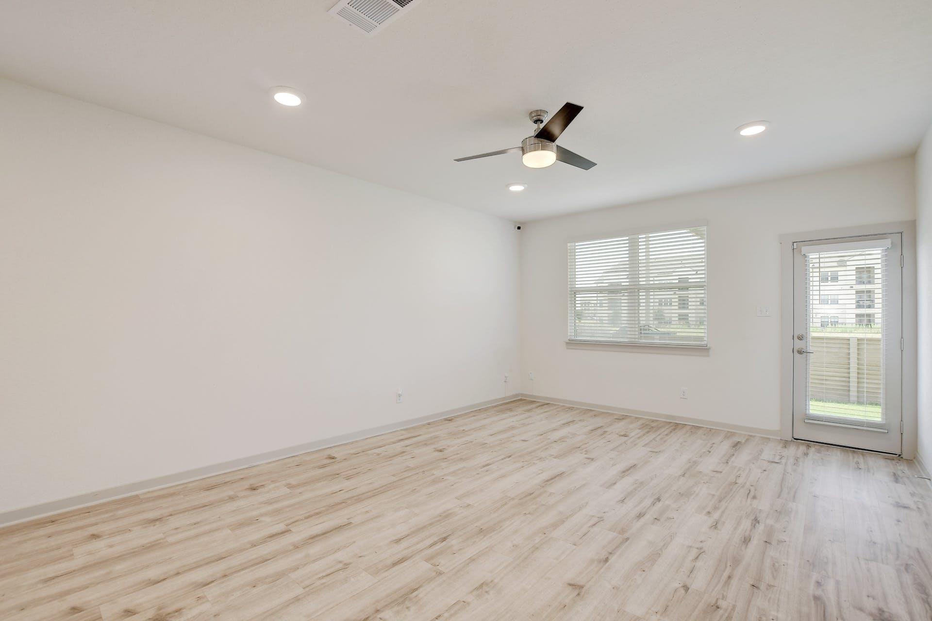 121 Fairfax Ave Property Photo 4