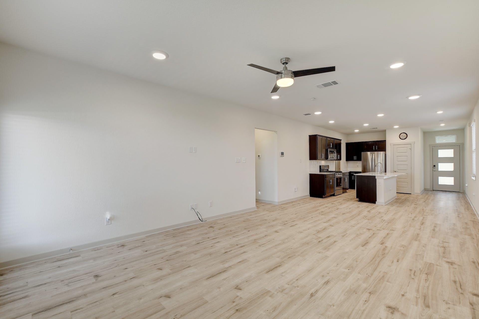 121 Fairfax Ave Property Photo 5