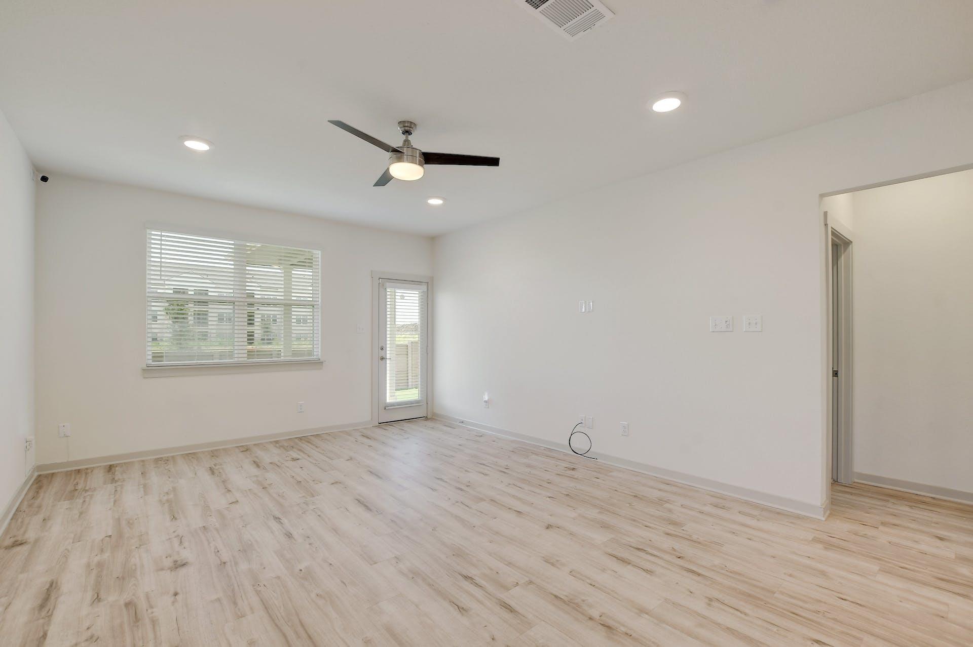 121 Fairfax Ave Property Photo 6
