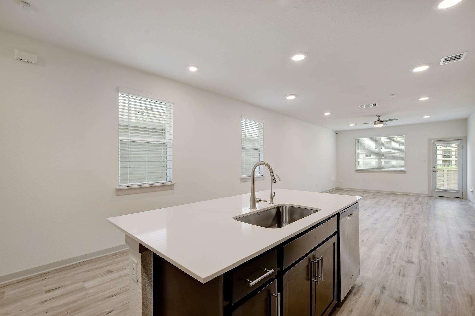 121 Fairfax Ave Property Photo 8