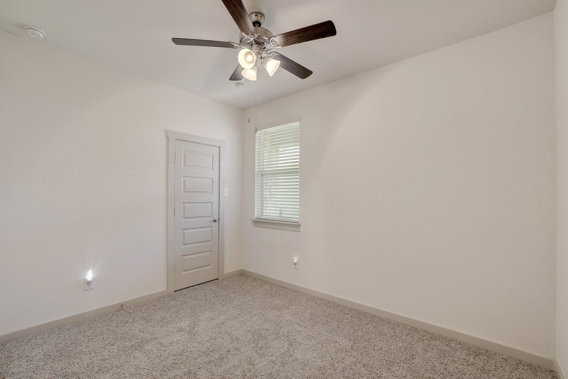 121 Fairfax Ave Property Photo 16