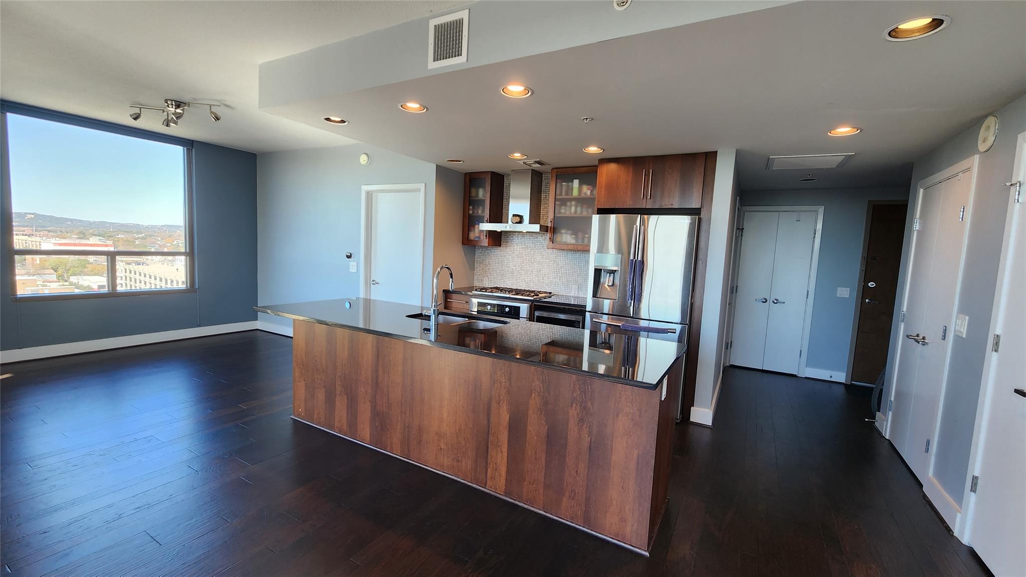 300 Bowie St #1305 Property Photo 4