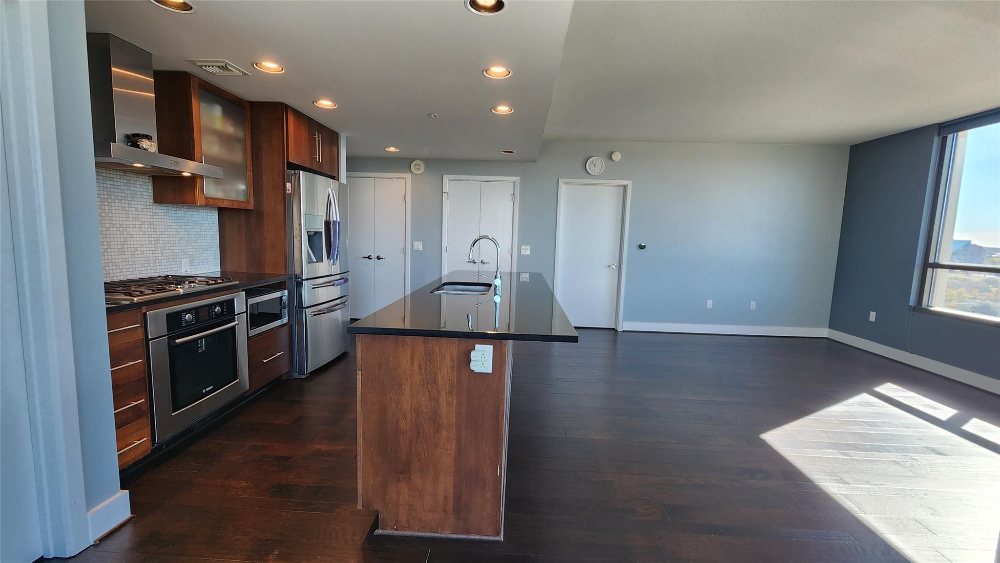 300 Bowie St #1305 Property Photo 5