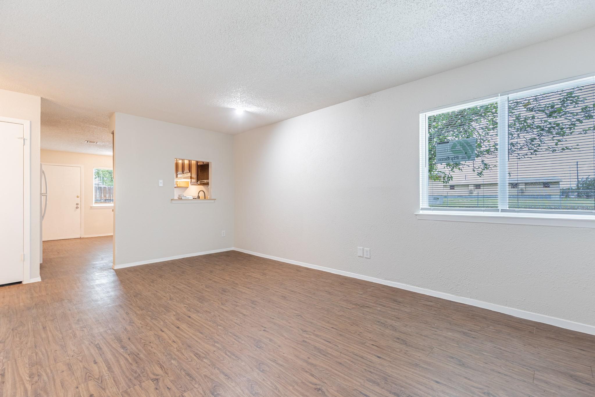 323 W William Cannon Dr #b Property Photo 4