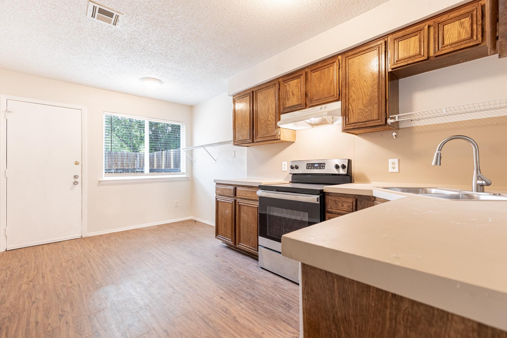 323 W William Cannon Dr #b Property Photo 9