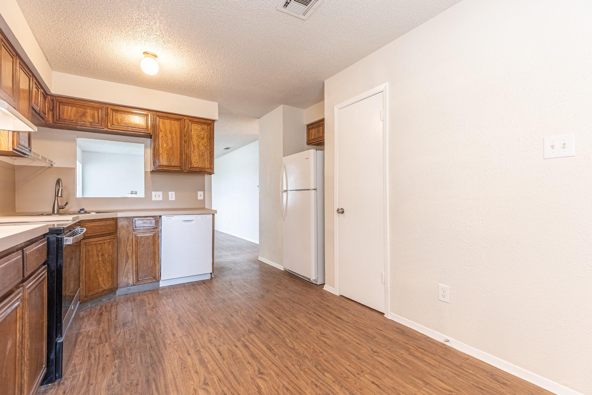 323 W William Cannon Dr #b Property Photo 14