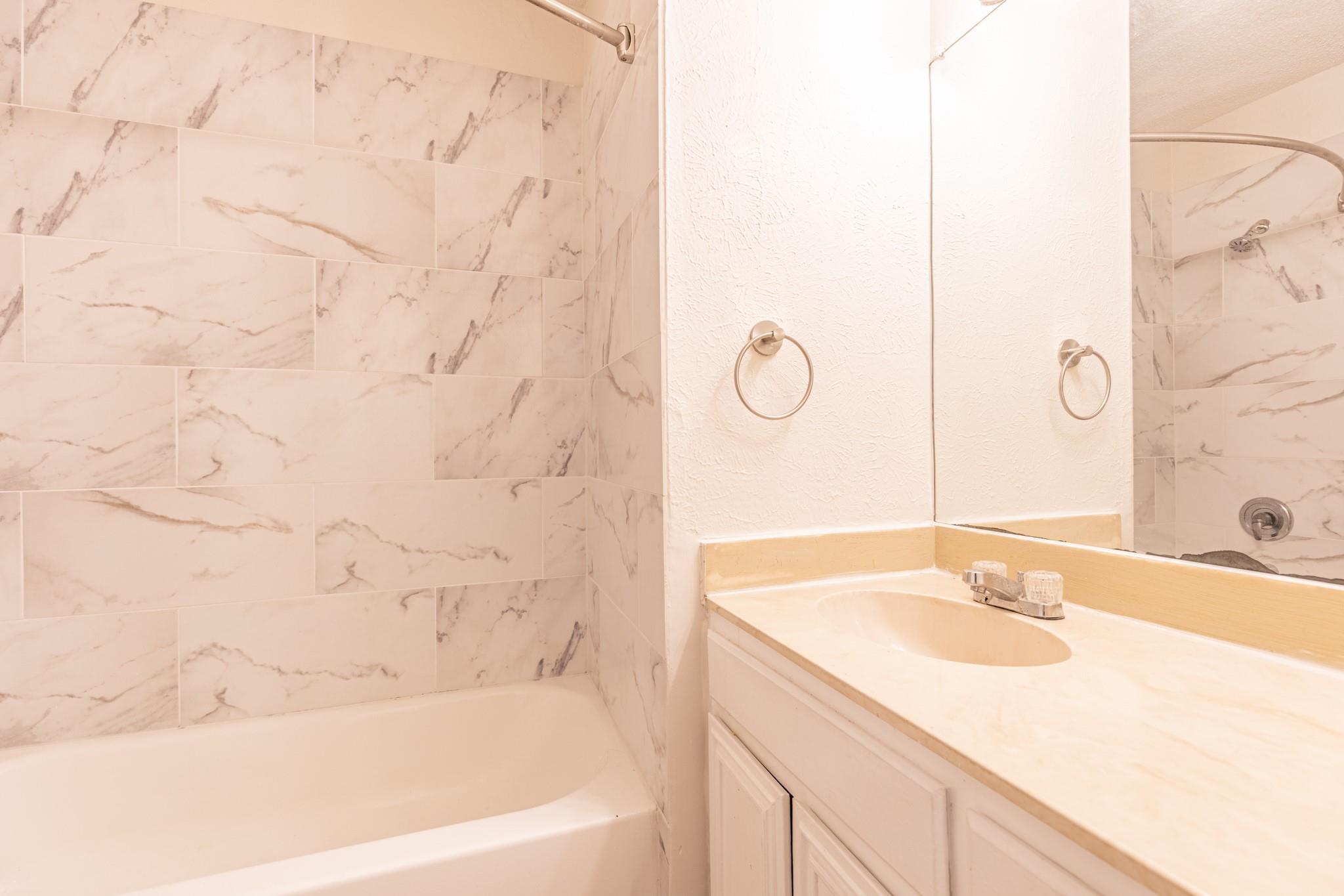 323 W William Cannon Dr #b Property Photo 17