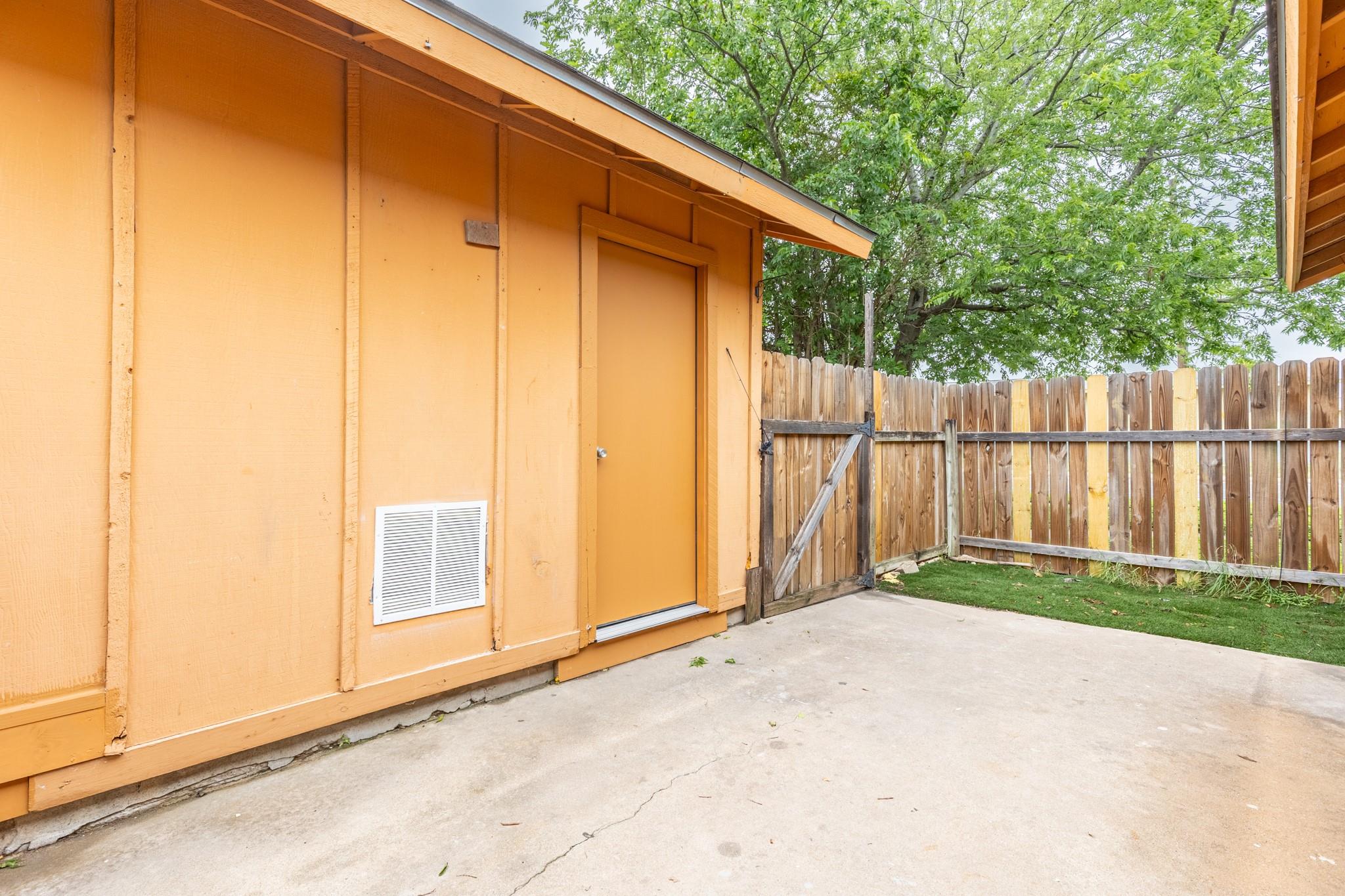 323 W William Cannon Dr #b Property Photo 24