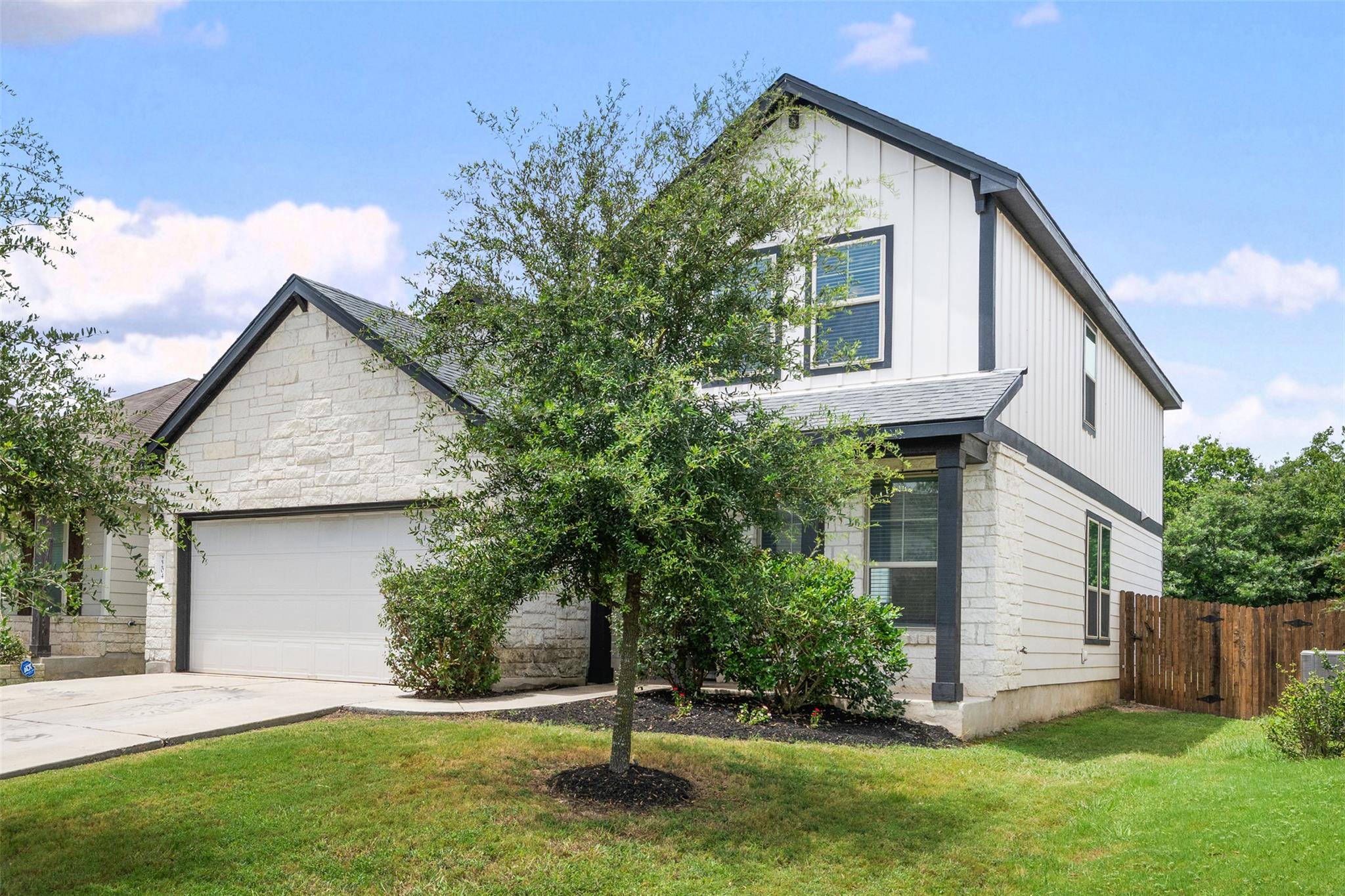 2204 Cliffbrake Way Property Photo 2
