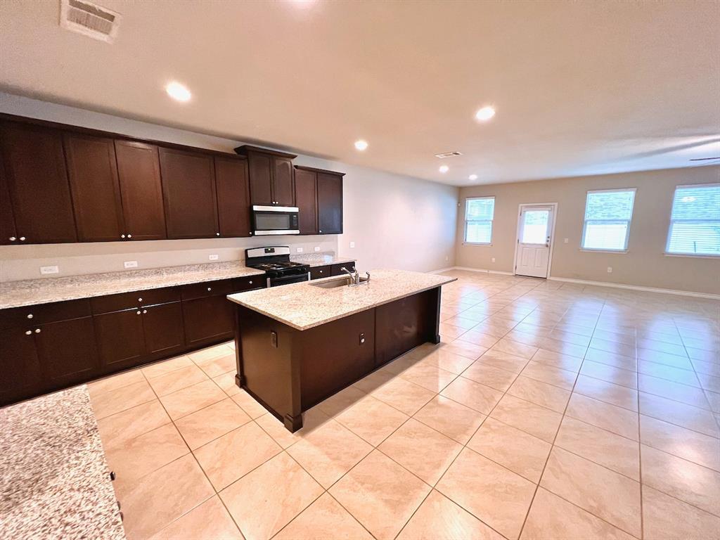 5717 Lehman Way Property Photo 7