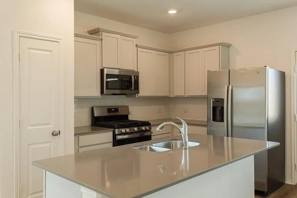 7104 Spotted Leaf Way Property Photo 7