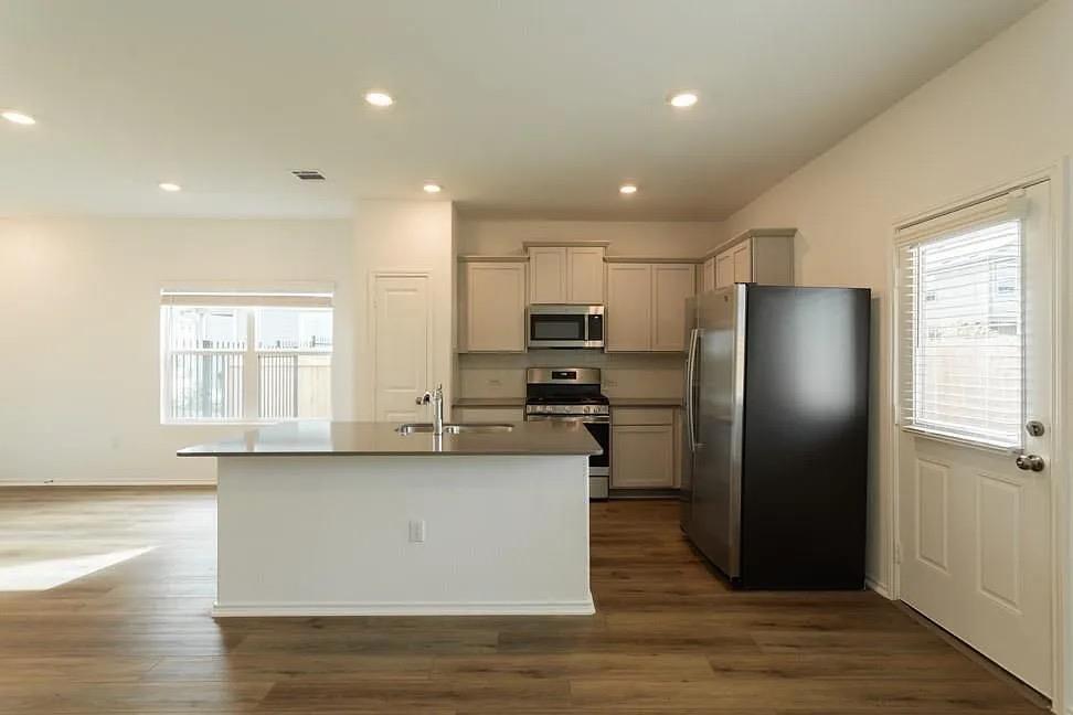 7104 Spotted Leaf Way Property Photo 8