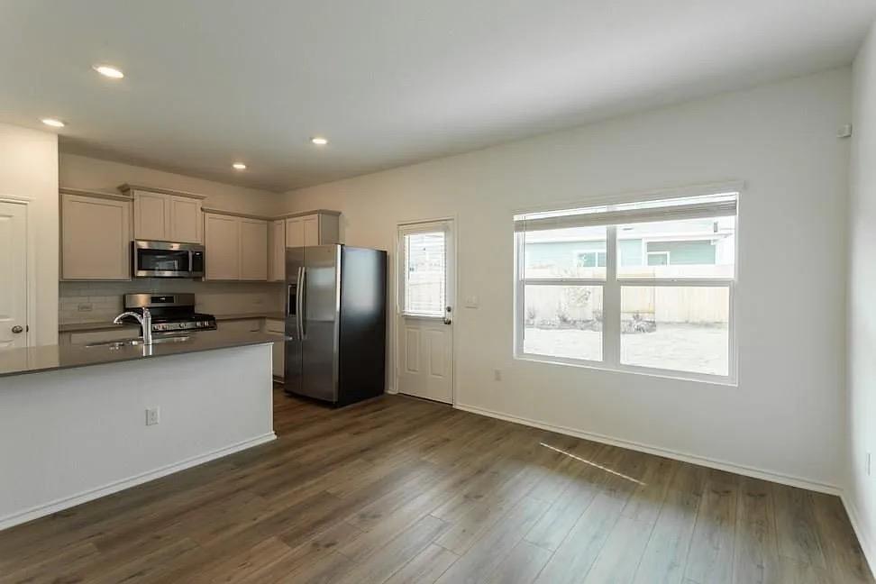 7104 Spotted Leaf Way Property Photo 11
