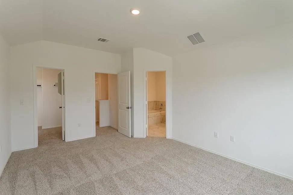 7104 Spotted Leaf Way Property Photo 18