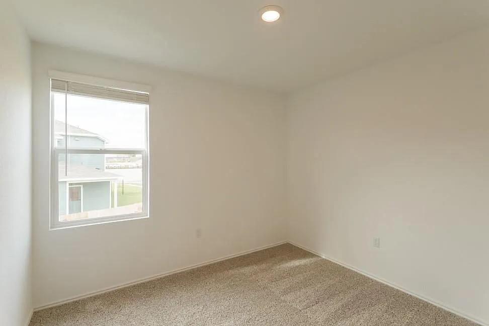 7104 Spotted Leaf Way Property Photo 24