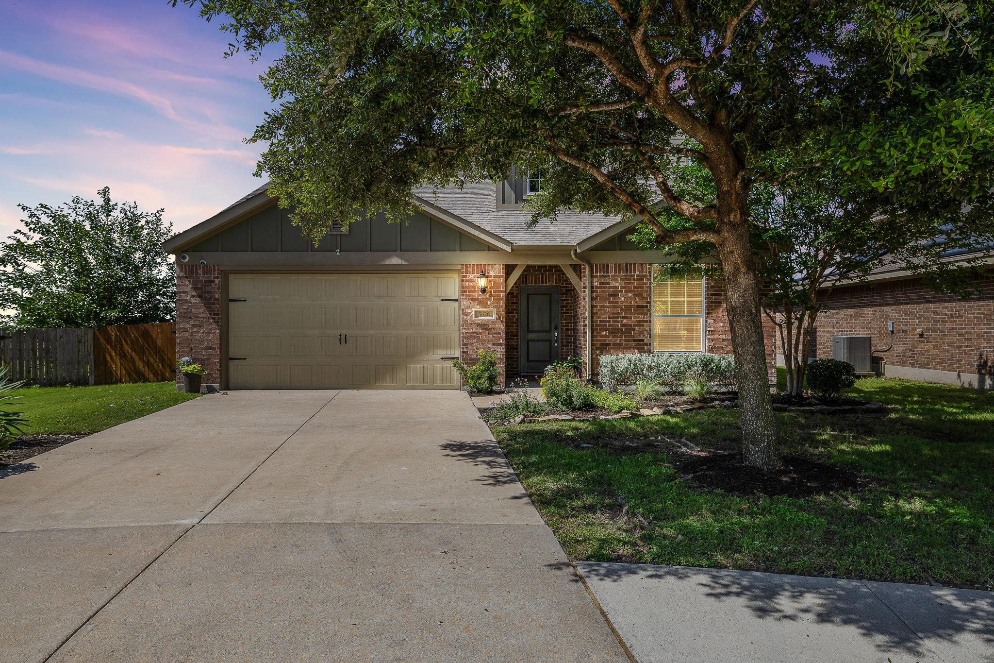 5628 Corsica Loop Property Photo 1