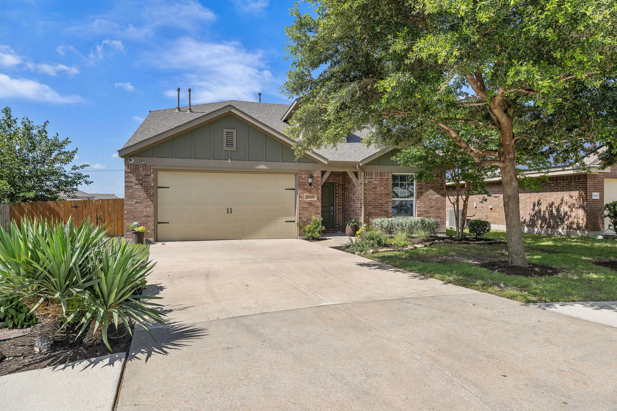 5628 Corsica Loop Property Photo 2