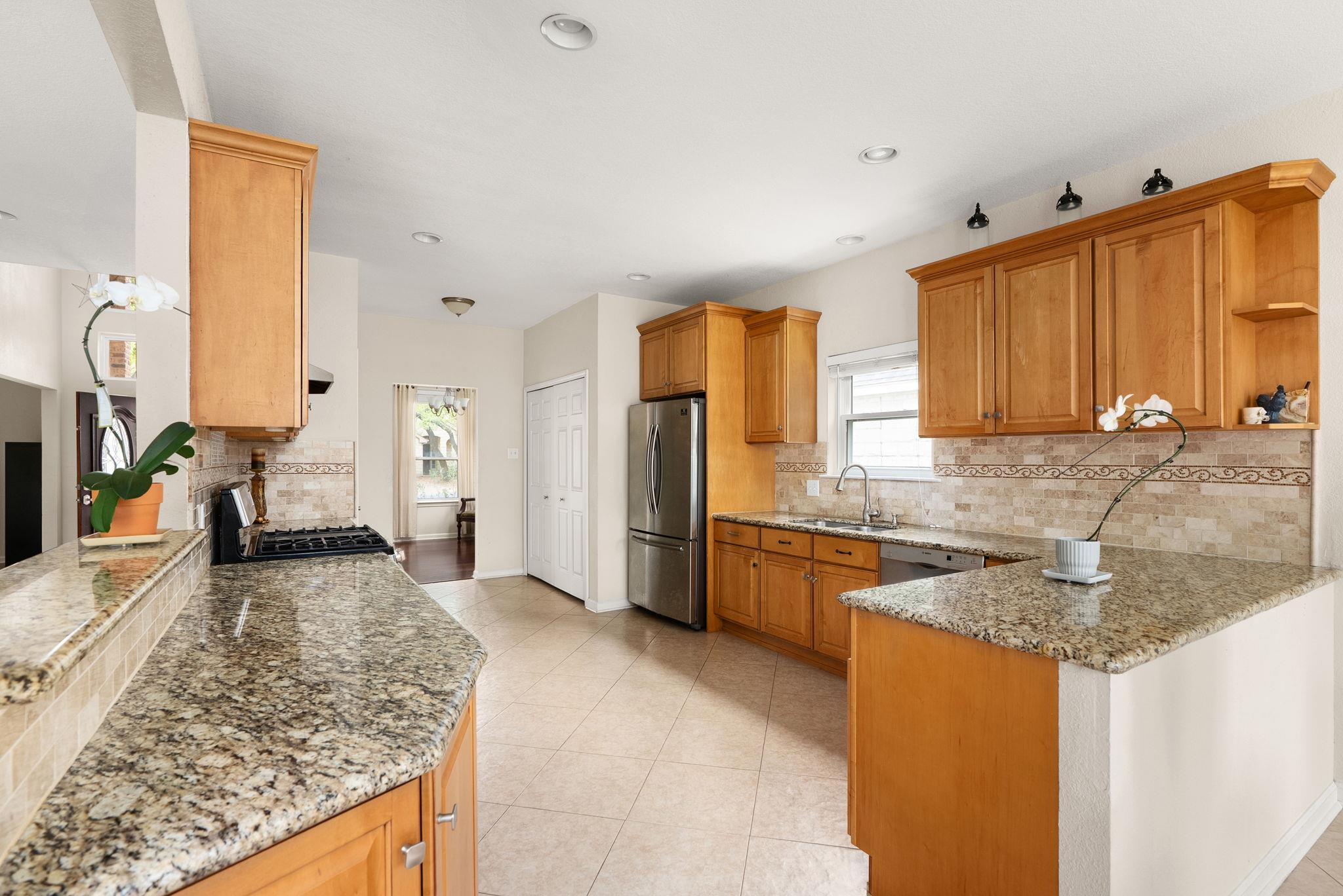 12528 E Labrador Cv Property Photo 8