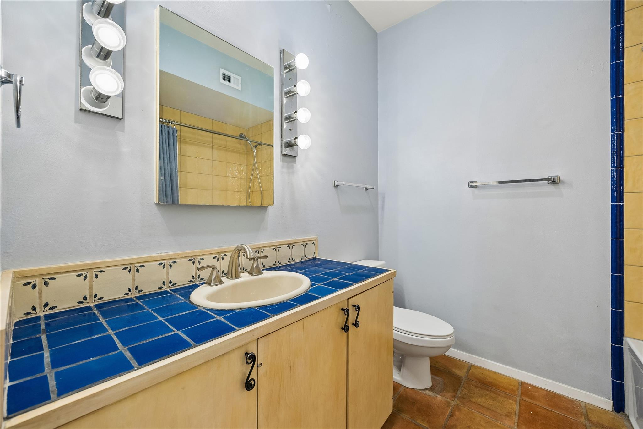 409 E 38th St #302 Property Photo 12