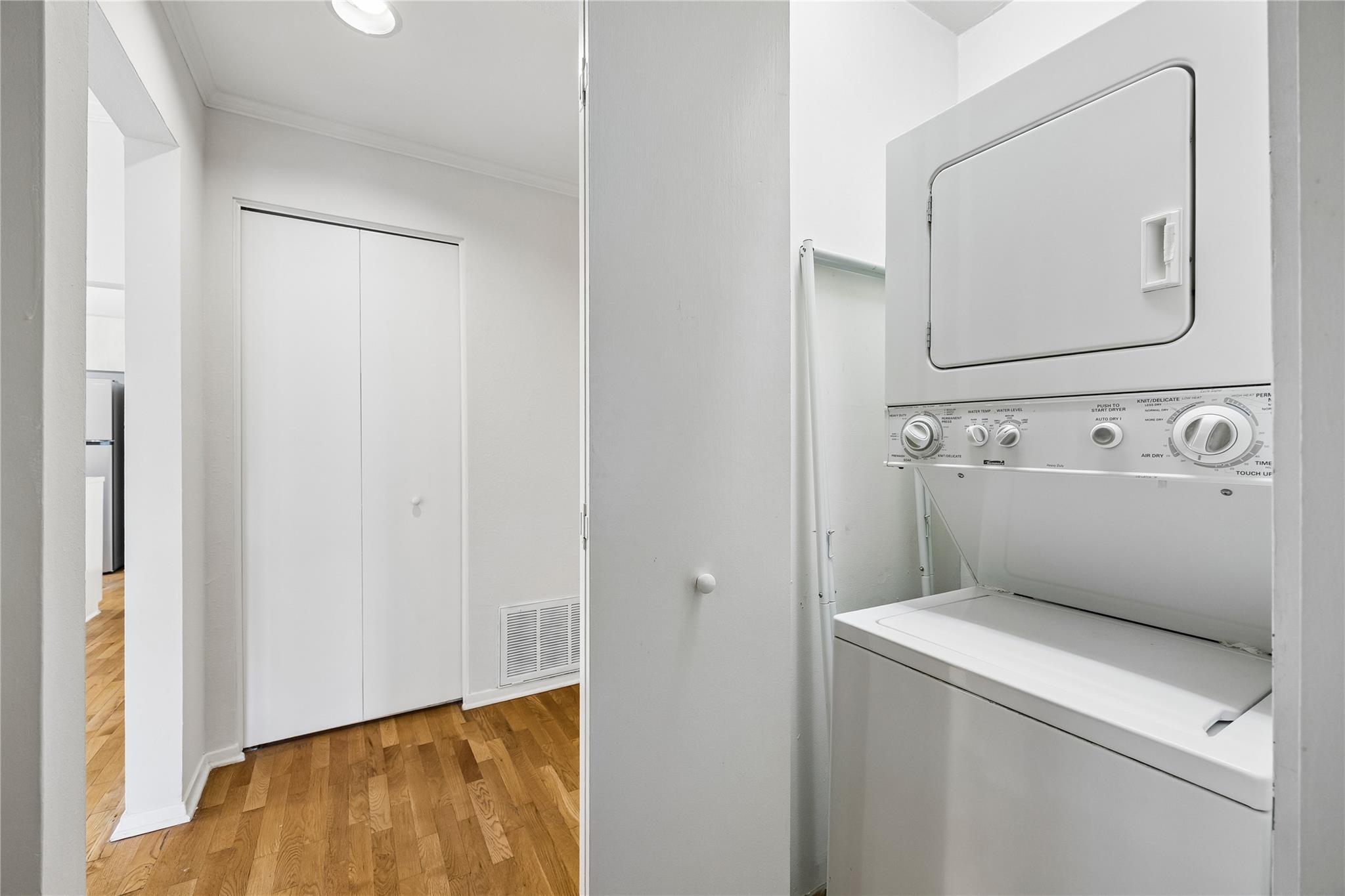 409 E 38th St #302 Property Photo 13