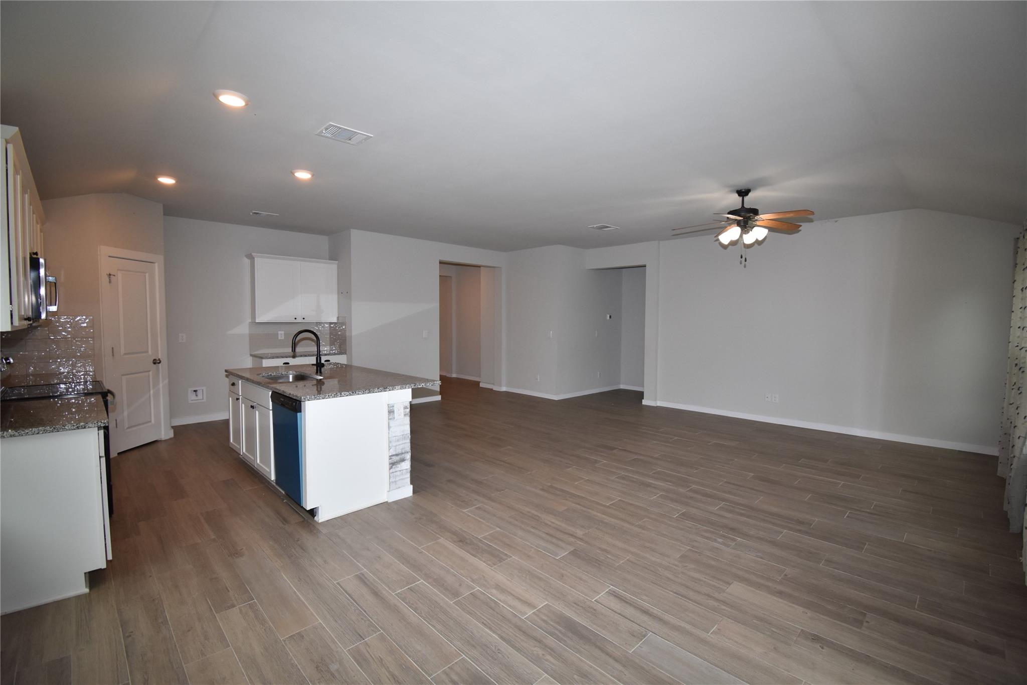 21209 Santa Carlo Ave Property Photo 4