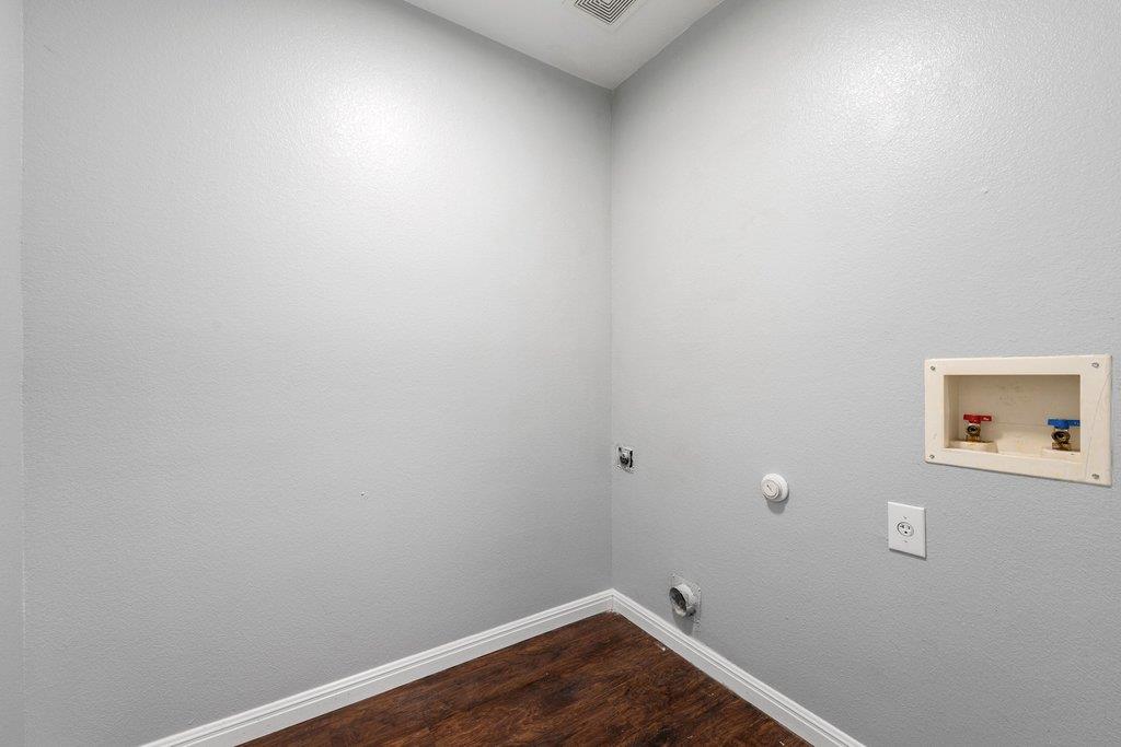 2100 Boyer Dr Property Photo 24