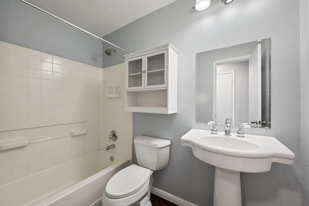 2100 Boyer Dr Property Photo 25