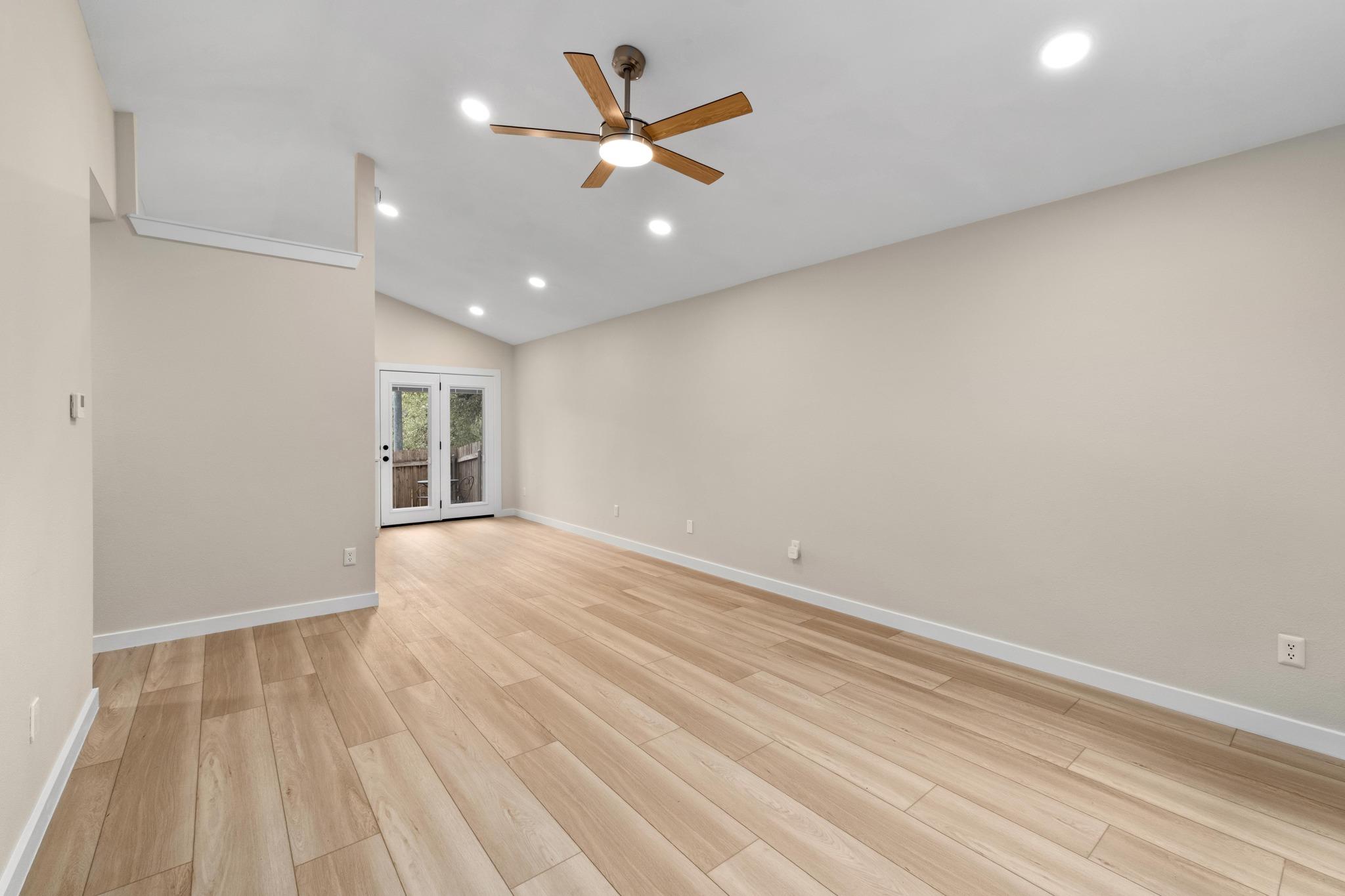 1015 E Yager Ln #187 Property Photo 5