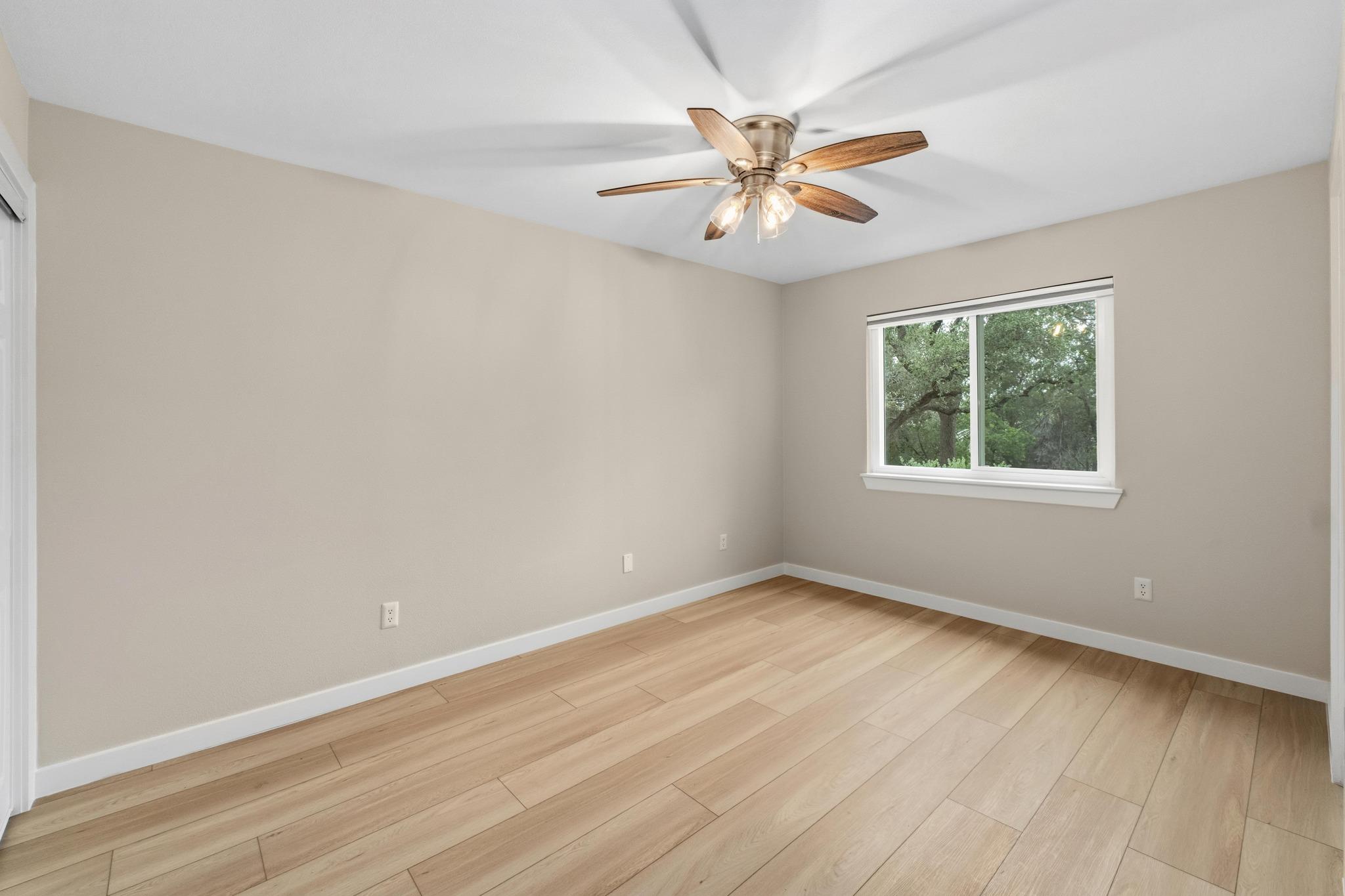 1015 E Yager Ln #187 Property Photo 9