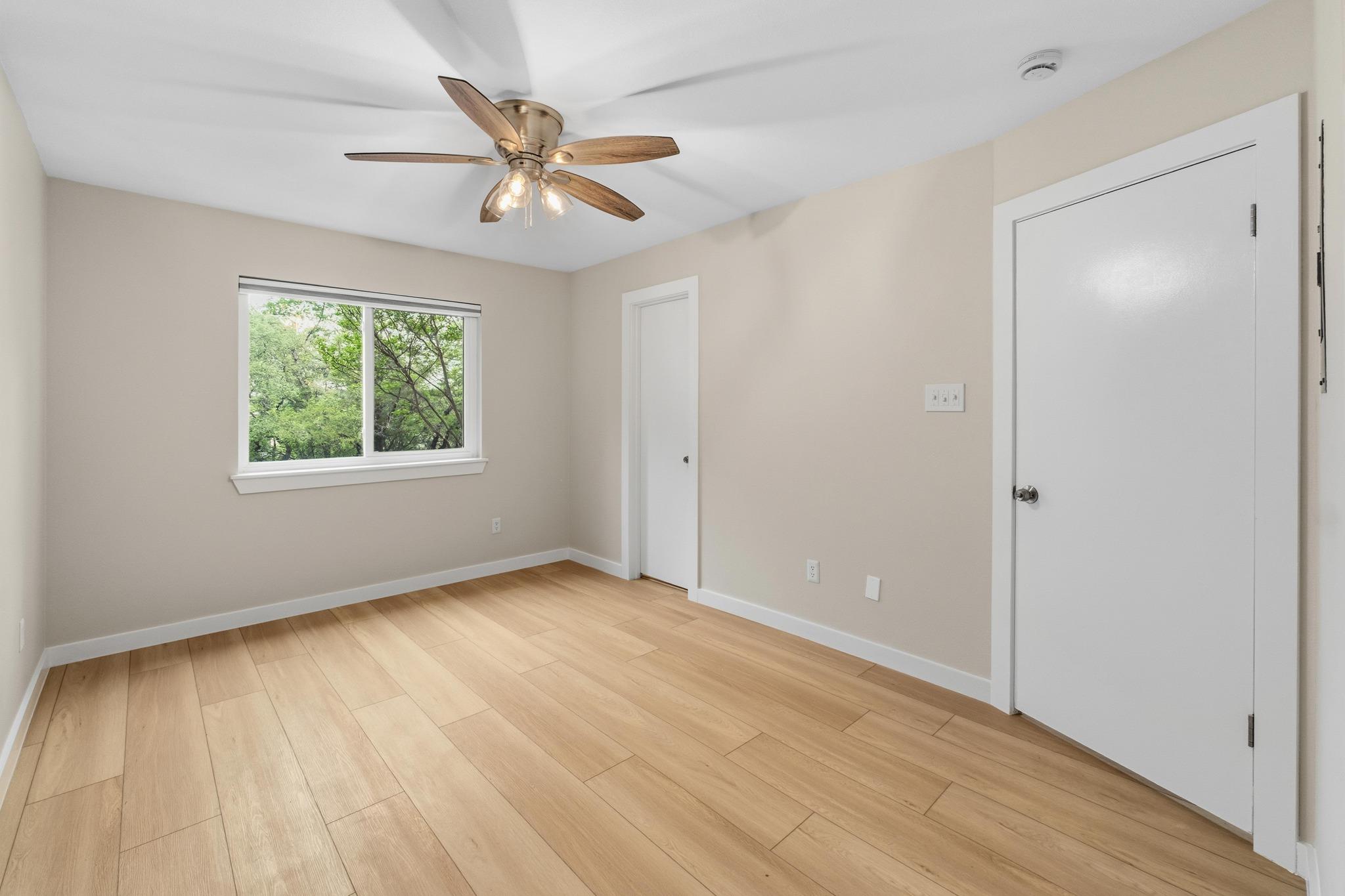 1015 E Yager Ln #187 Property Photo 10