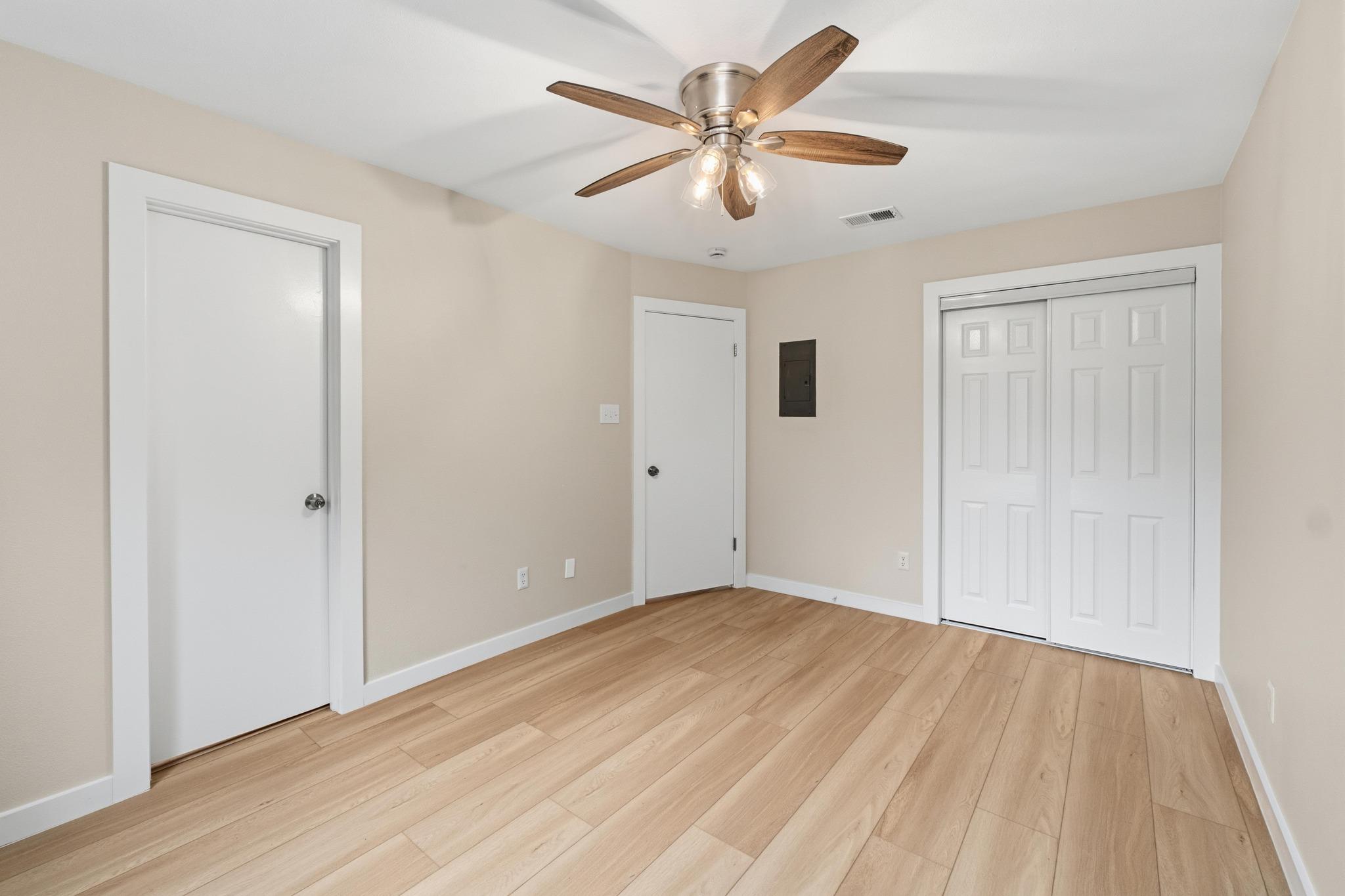 1015 E Yager Ln #187 Property Photo 11