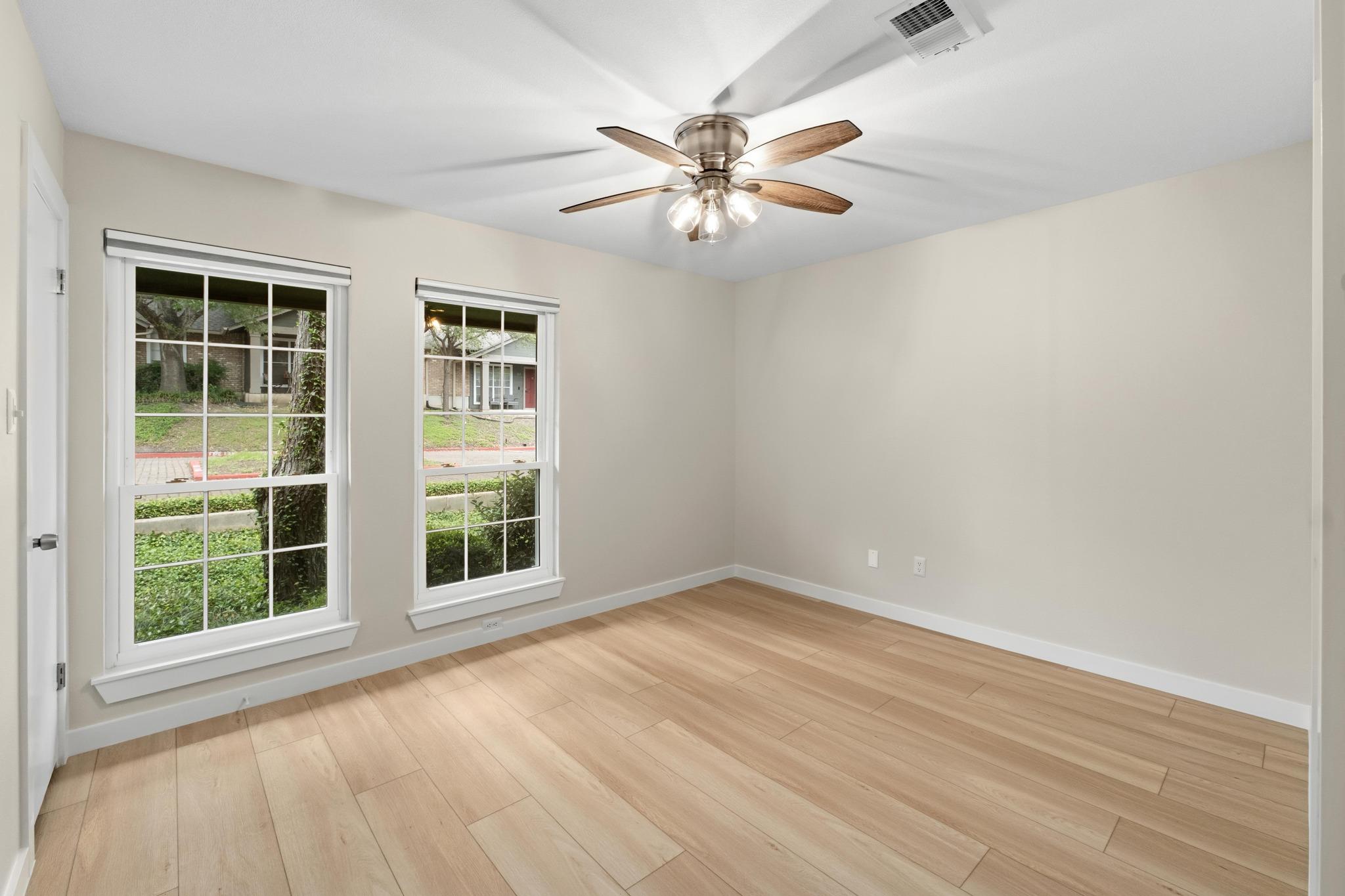 1015 E Yager Ln #187 Property Photo 15