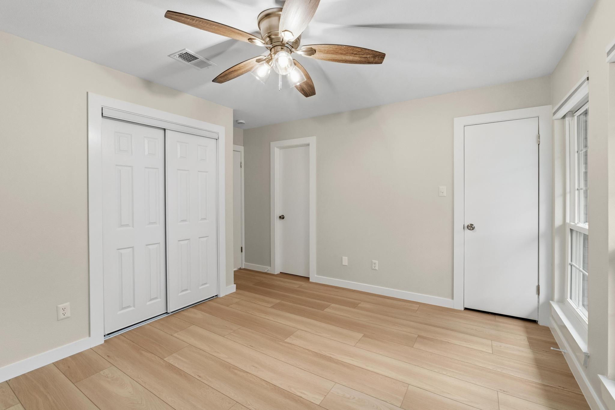 1015 E Yager Ln #187 Property Photo 16