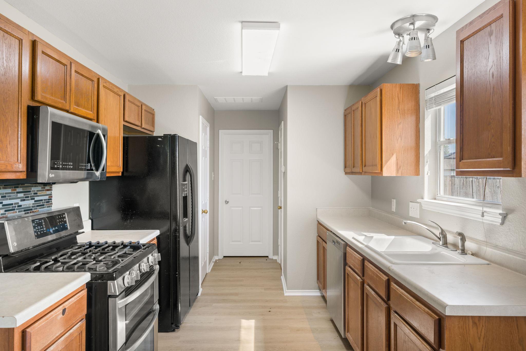 2700 Breezy Point Cv Property Photo 13