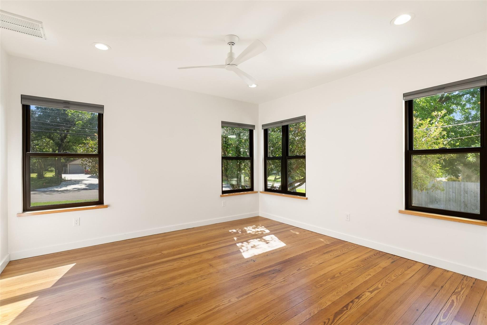 1402 Hutto Rd Property Photo 22
