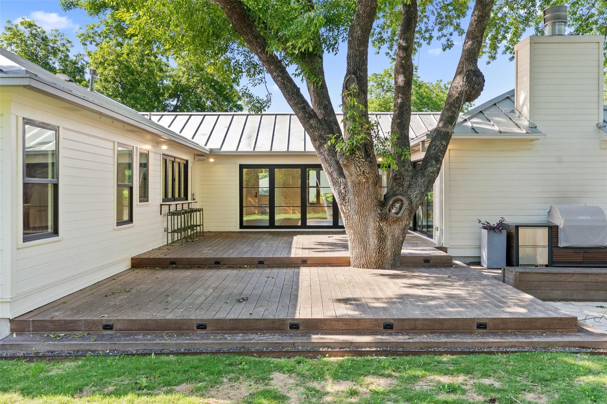 1402 Hutto Rd Property Photo 24