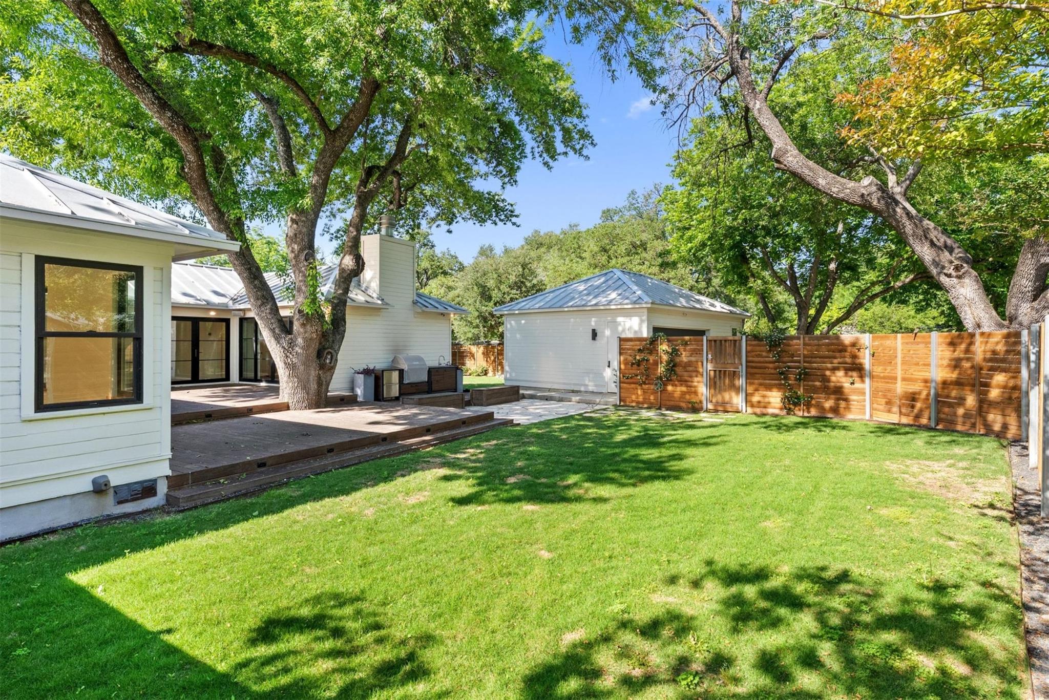 1402 Hutto Rd Property Photo 27