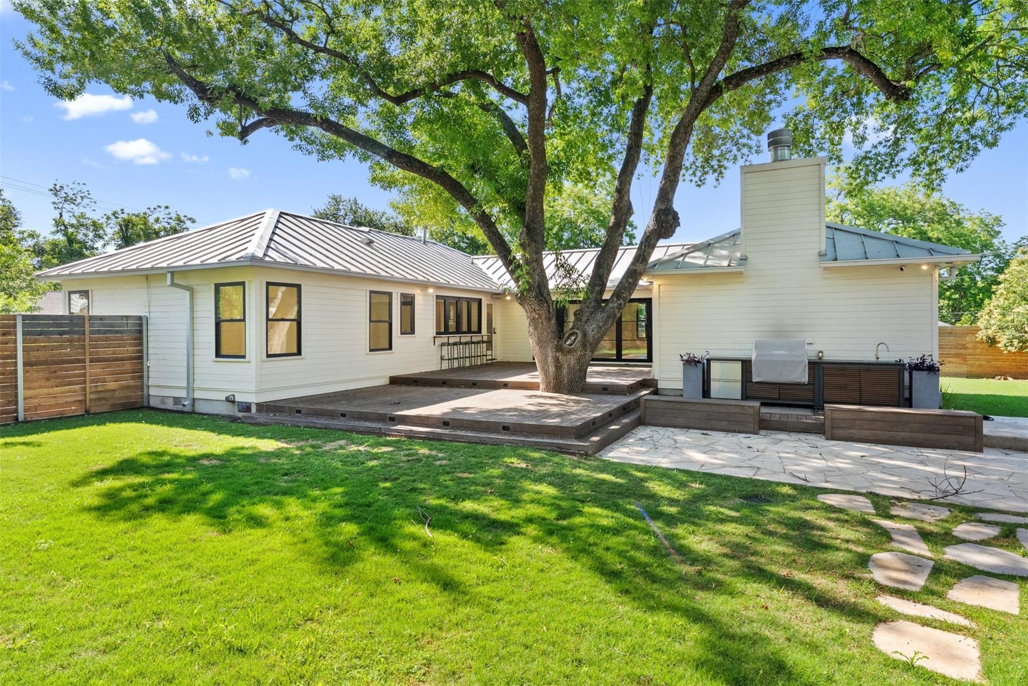 1402 Hutto Rd Property Photo 28